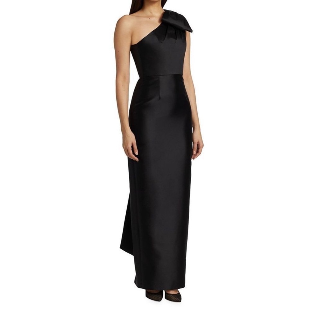 Alexia Maria Gown - Picture 3 of 12